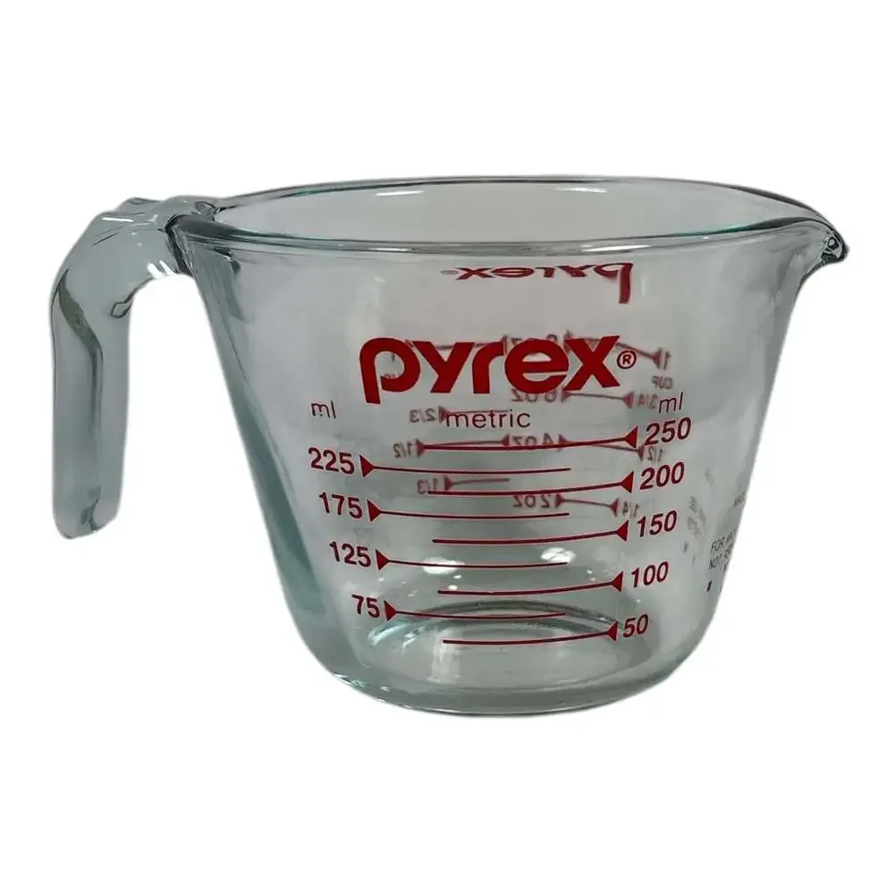 Vtg Small pyrex Glass Measuring Cup Red Letters Open J Handle 1 Cup 8 oz 250 ml